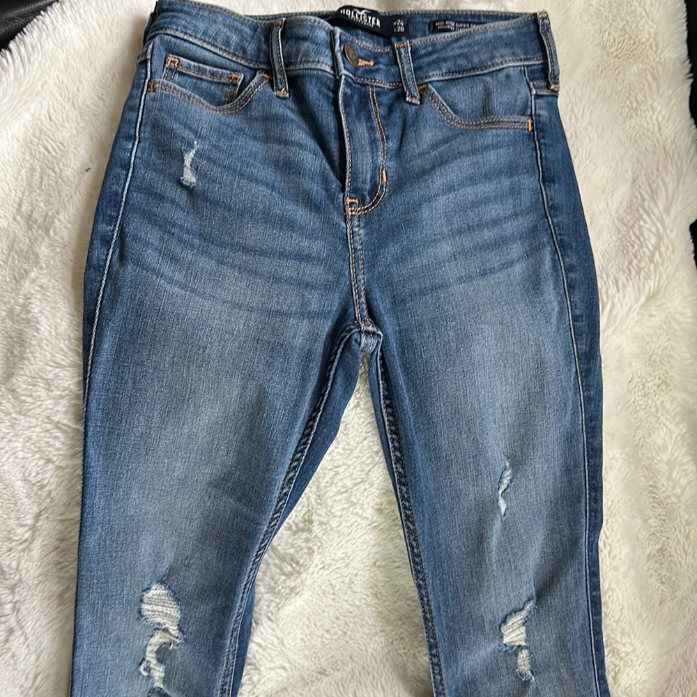 Hollister 0S medium wash distressed jeans